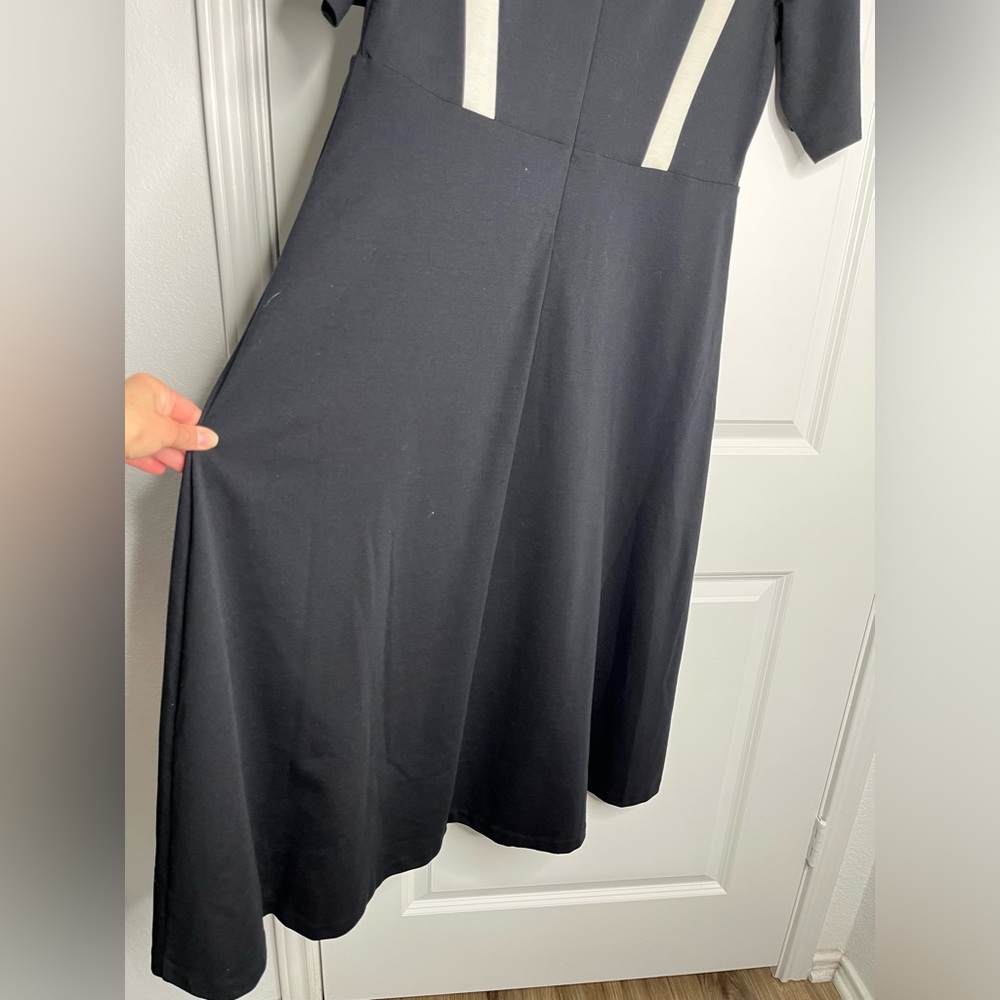 Boden Emily Ponte Midi Dress Black and White
Scoop Neck Size 14L NWT - Picture 10 of 11
